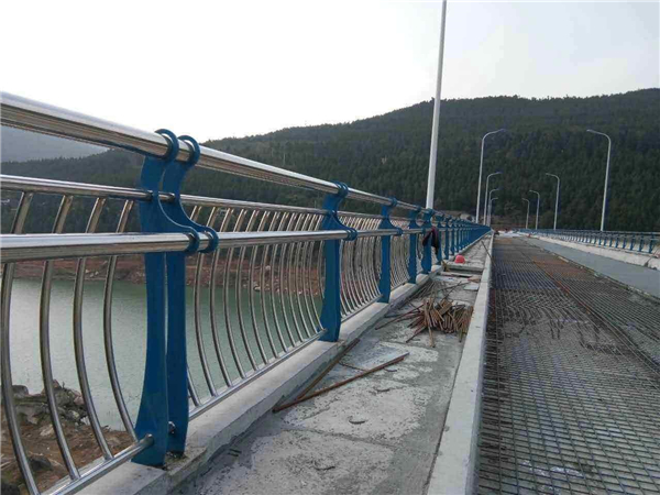 濮阳不锈钢桥梁护栏的特点及其在桥梁安全中的重要作用