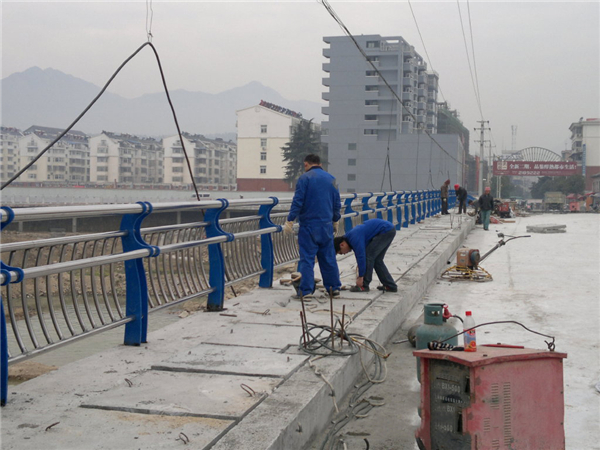 濮阳不锈钢复合管护栏常见问题及解决方案